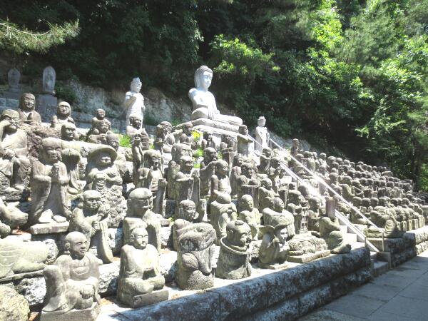 夕暮れ時の神聖な雰囲気