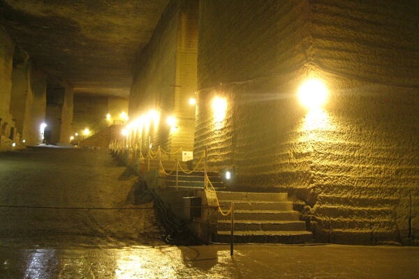 大谷資料館の広大な地下採掘場跡